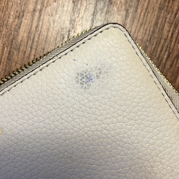 Michael Kors beige wallet with wristband - Picture 2 of 6